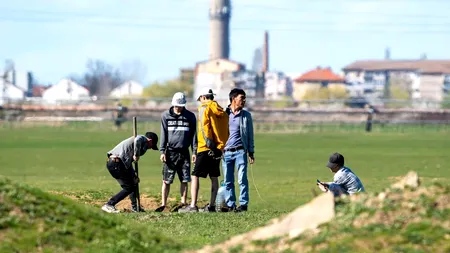 FOTO-VIDEO: Vietnamezi din Timișoara, filmați că prind popândăi pentru a-i MÂNCA. Animalele sunt protejate de lege / Reacția Poliției