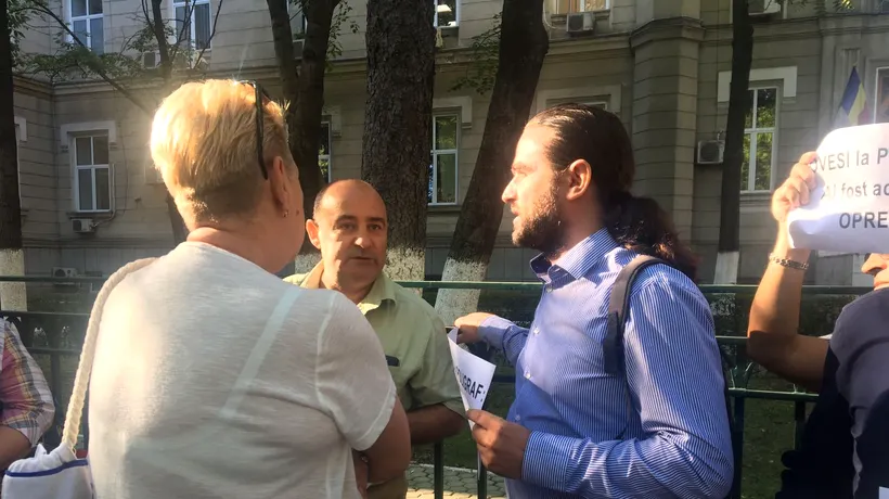 Deputatul PSD Liviu Pleșoianu, a doua zi de protest la sediul DNA
