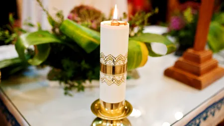 Cum se stinge corect LUMÂNAREA după Înviere și ce trebuie să faci, de fapt, cu ea. Atenție, nu se aruncă!