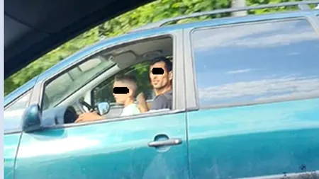 Un șofer a fost filmat în timp ce conducea cu fiul în brațe. De la peripeții cu serviciul 112 până la explicațiile tatălui - VIDEO