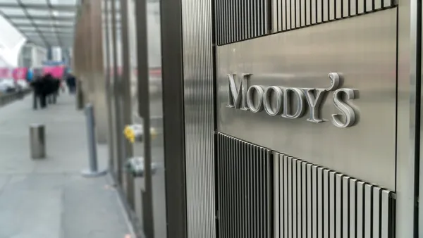 AVERTISMENTUL Moody’s cu privire la perspectivele fiscale ale Statelor Unite: Politicile Administrației Trump ar putea face mai mult rău decât bine