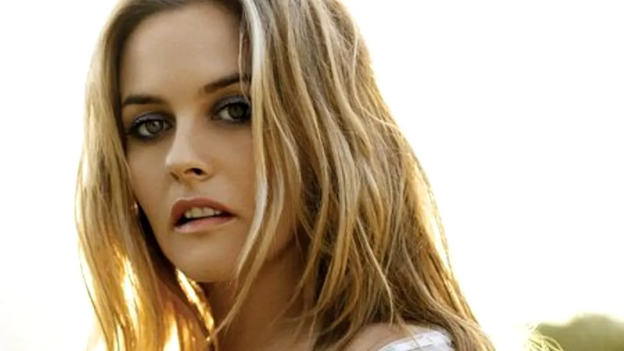 Alicia Silverstone a lansat un program de alăptare vegan