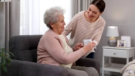 De necrezut! Ce PENSIE primește o româncă, după ce a muncit 20 de ani ca badantă în Italia