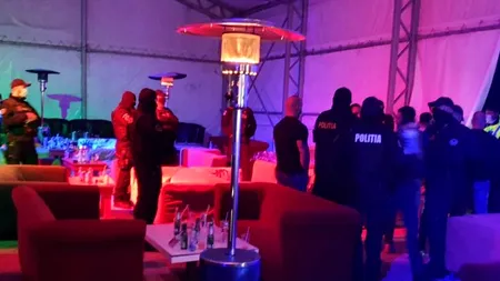 Chermeză cu zeci de persoane și animatoare, oprită de polițiști: „Băăăă, ce aveți cu noi? Dansăm, nu facem altceva!” (VIDEO/FOTO)
