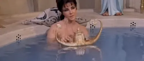 Cele mai STRANII tehnici de ÎNFRUMUSEȚARE ale celor mai frumoase femei din istorie. CLEOPATRA făcea baie în LAPTE DE MĂGĂRIȚĂ
