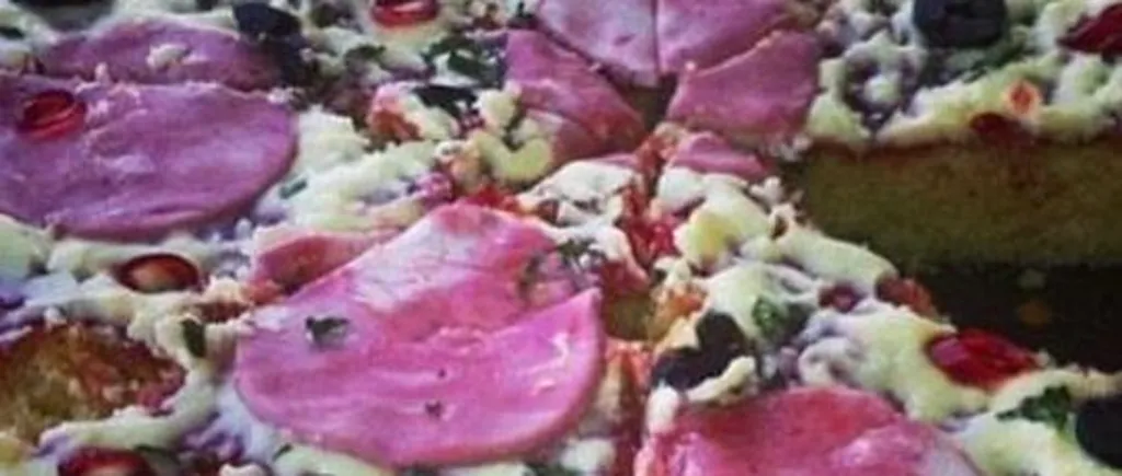 FOTO Cum arată prăjiturile deghizate în cârnați cu piure, sushi, pizza sau spagetti bolonese