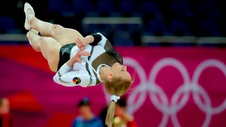 DOODLE 4 GOOGLE - ROMÂNIA MEA ESTE. Gimnasta de aur a României, Sandra Izbașa, parte a logo-ului dedicat de Google Zilei Naționale - Video