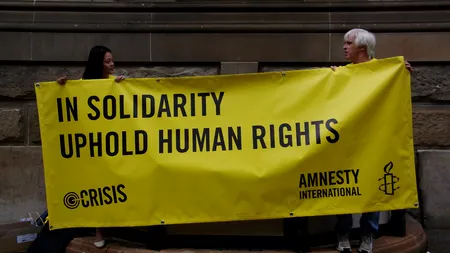 Amnesty International ACUZĂ Occidentul de DUBLU STANDARD. Legătura cu războiul din Ucraina