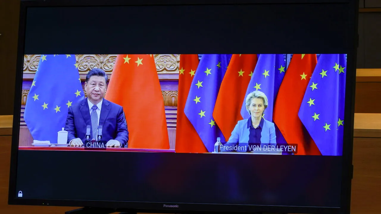 UE vrea să blocheze „concurența neloaială” a Chinei / Beijingul este nemulțumit de ancheta antisubvenție privind vehiculele electrice