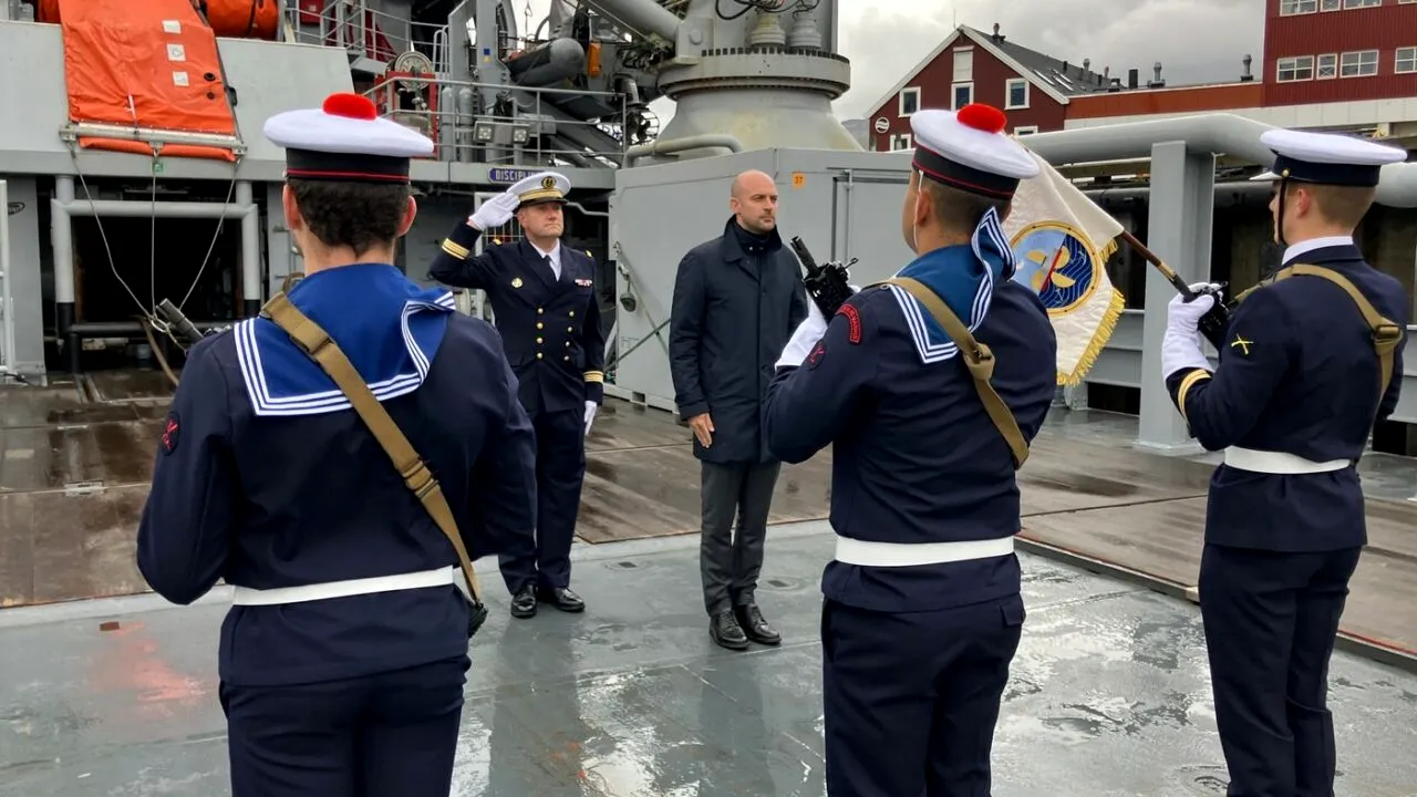 Franța denunță interferențele EXTERNE în politica Groenlandei/ Barrot avertizează că insula „nu este de vânzare”