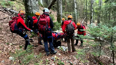 Acțiune DRAMATICĂ în Piatra Craiului. Salvamontiștii s-au luptat, timp de 17 ore, să salveze viața unui bărbat accidentat la coloana vertebrală