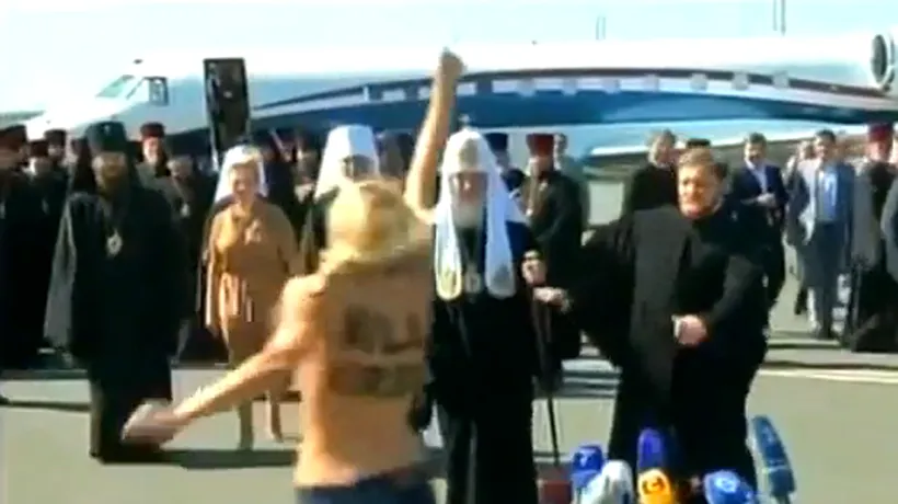 PATRIARHUL RUSIEI, KIRIL, atacat de o activistă FEMEN - VIDEO