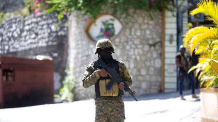 Focuri de armă la funeraliile preşedintelui haitian Jovenel Moise. Oficialii americani au fost escortaţi de urgență