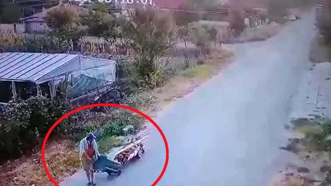 Bărbat mort, din Constanța, dus de fiul său la cimitir într-un cărucior tras de un tomberon (VIDEO)