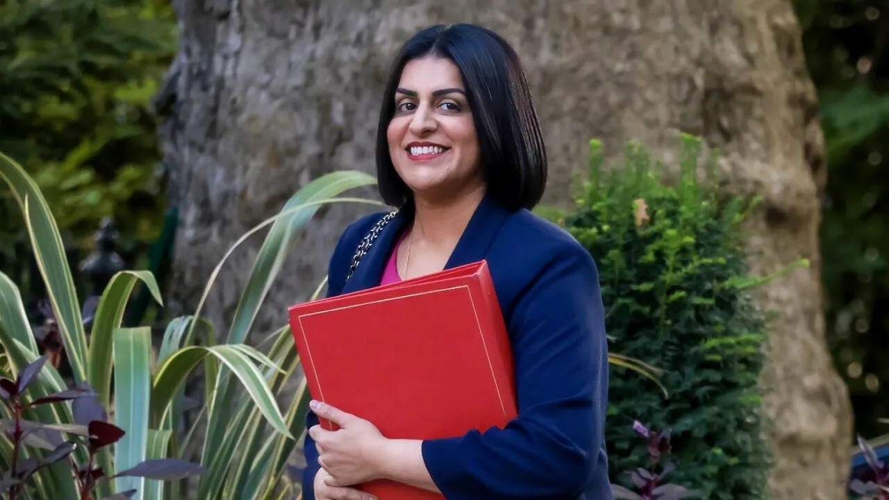 Marea Britanie ar urma să impună condiții mai STRICTE pentru imigranții care doresc să obțină rezidență permanentă