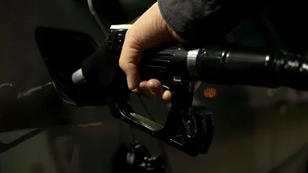 Prețurile CARBURANȚILOR vor exploda din 2024. Cât vor plăti românii pentru un litru de benzină încă din prima zi a anului viitor