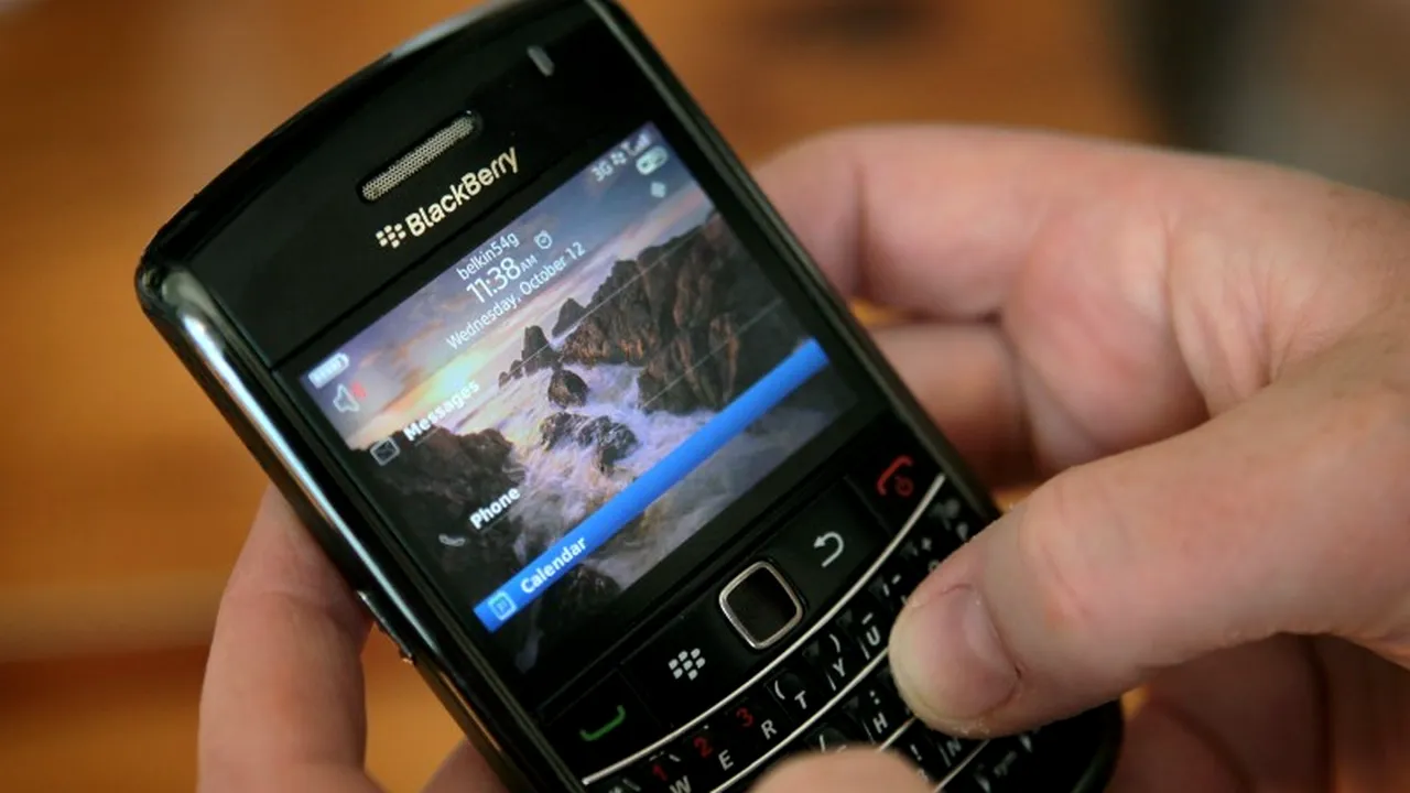 Un copil de 11 ani a fost rănit după ce i-a explodat un BlackBerry în pat