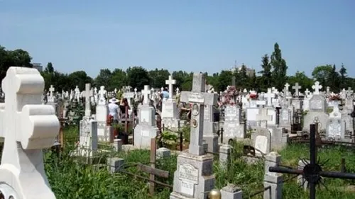 Orașul din România în care nu mai sunt locuri în cimitire. „Nu mai avem nicio soluție