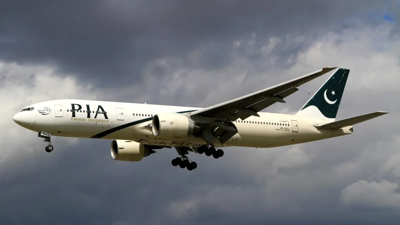 PERICOL. O treime dintre piloții din Pakistan au licențe de zbor false. Ministru: Nici măcar nu s-au prezentat la examene