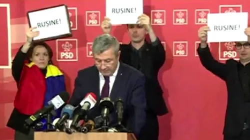Iordache a plecat din propria conferință, când parlamentari ai USR l-au flancat cu afișe pe care scria „Rușine!. Noile explicații de la Justiție