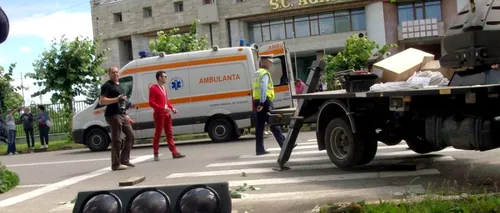 Accident teribil la Bacău: un muncitor a murit și un altul a fost grav rănit, în timp ce montau un semafor electric
