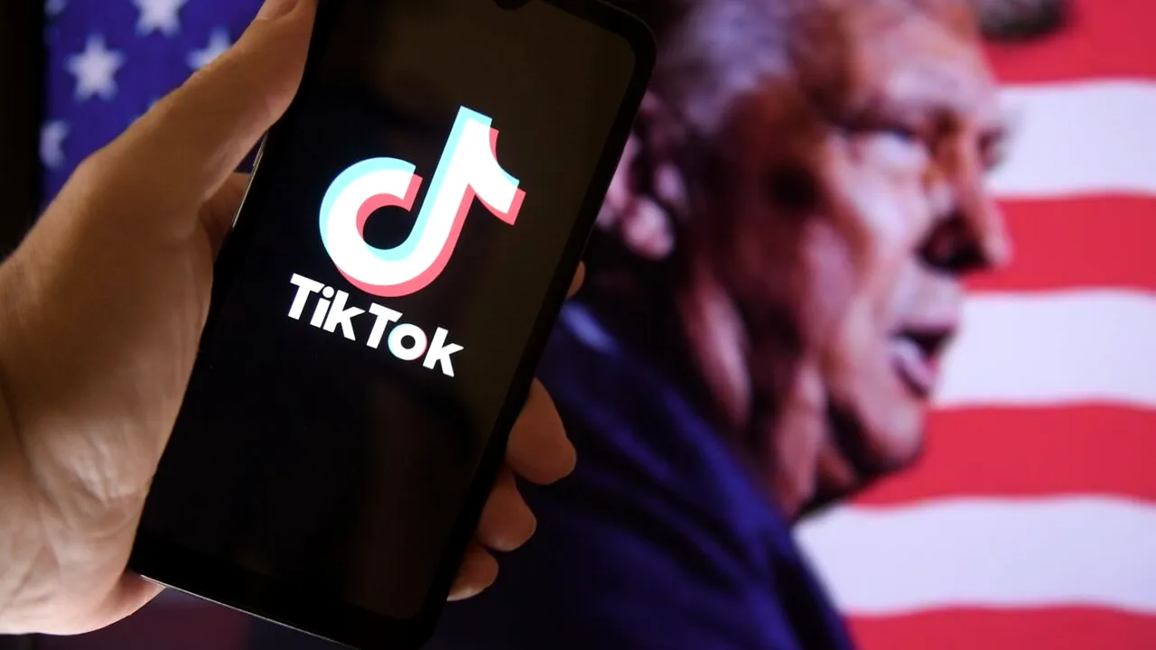 TRUMP prelungește, pentru a treia oară, termenul limită privind vânzarea TikTok