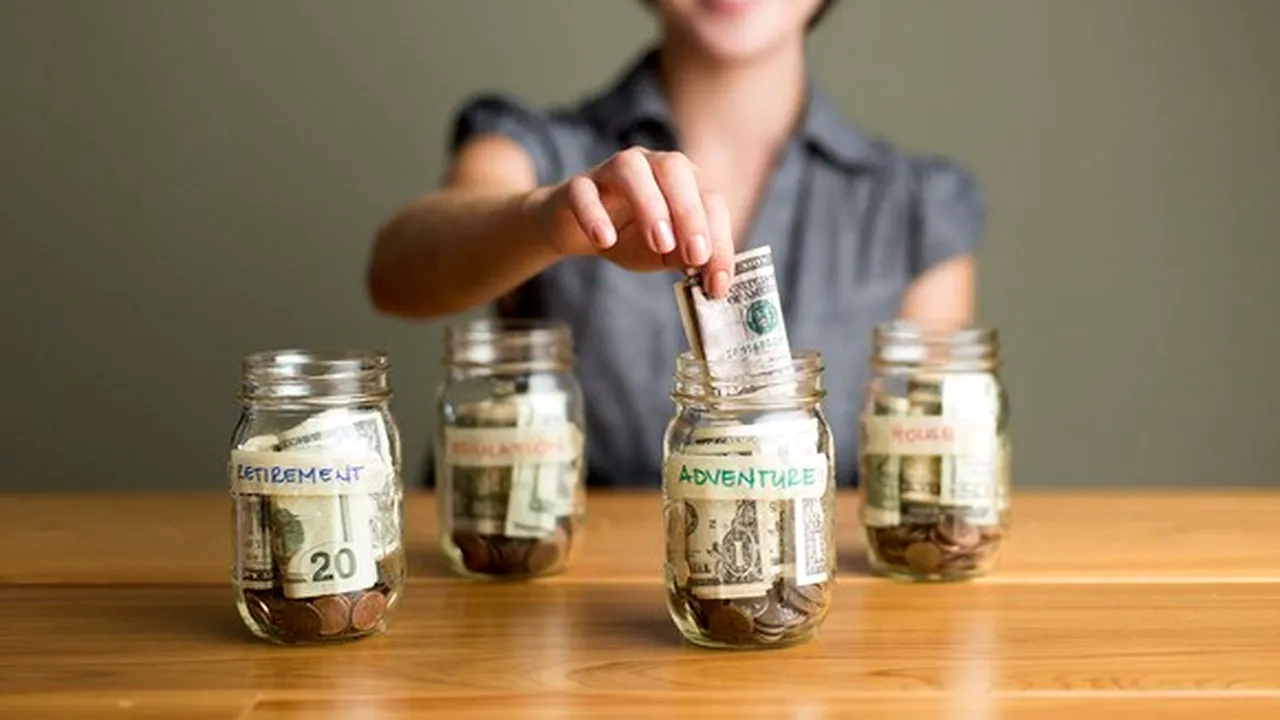 Călătorii, o casă sau o investiție la bursă? Ce face generația Millennials cu banii și de ce ar trebui să se gândească la pensie