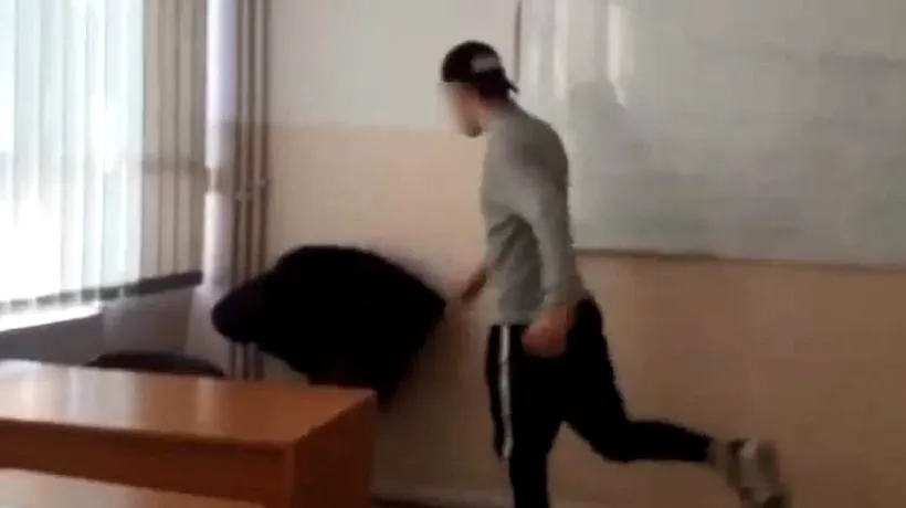 Caz revoltător de violență într-un liceu din Târgoviște. Un elev a fost umilit și bătut cu bestialitate de mai mulți colegi- VIDEO