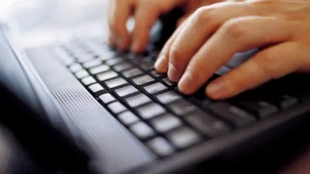 500 DE EURO pe lună pentru că ÎȘI PUNE VIAȚA ÎN PERICOL în fața calculatorului