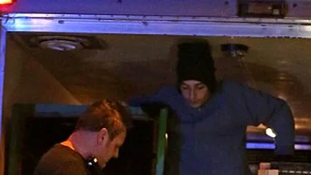 Patru imigranți s-au urcat în spatele unui camion pentru a ajunge în Anglia. Cum au reacționat după ce au descoperit că șoferul transporta un „Nissan