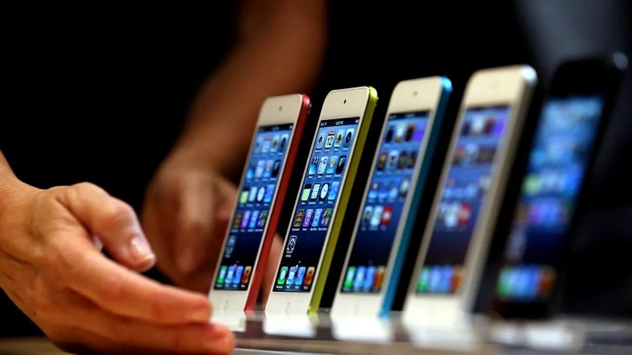 O pensionară a furat un telefon 