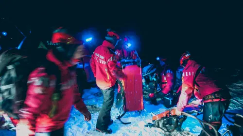 Neamț: Turist în stare gravă, salvat de pe munte după o intervenție de șase ore a salvamontiștilor
