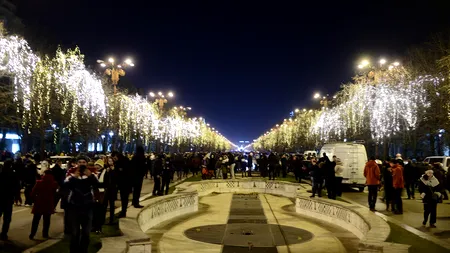 S-a aprins ILUMINATUL FESTIV DE CRĂCIUN în București