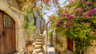 Insula europeană în care cumperi o casă la 1 euro, dar primești 15.000 de euro dacă te muți acolo. Ce condiții trebuie să îndeplinești