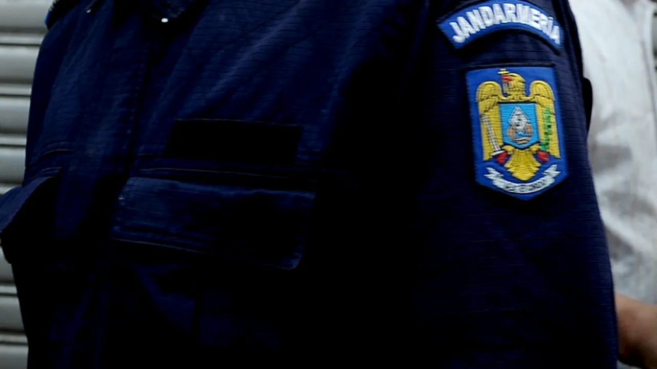 Un jandarm al unității Pază ambasade, prins în Parcul Plumbuita în timp ce-și bătea joc de o fetiță de 12 ani. Jandarmul a fost concediat