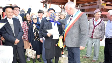 Singura localitate din România care are același primar din 1990 până acum. Cum a reușit Emil să câștige alegerile, de fiecare dată