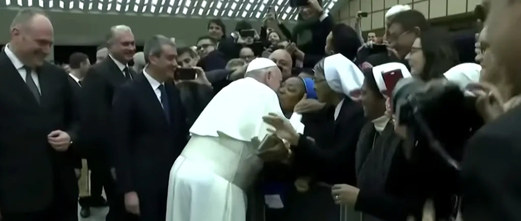 VIDEO. Reacția Papei Francisc, după ce o călugăriță i-a cerut un sărut. „O să mă muști!