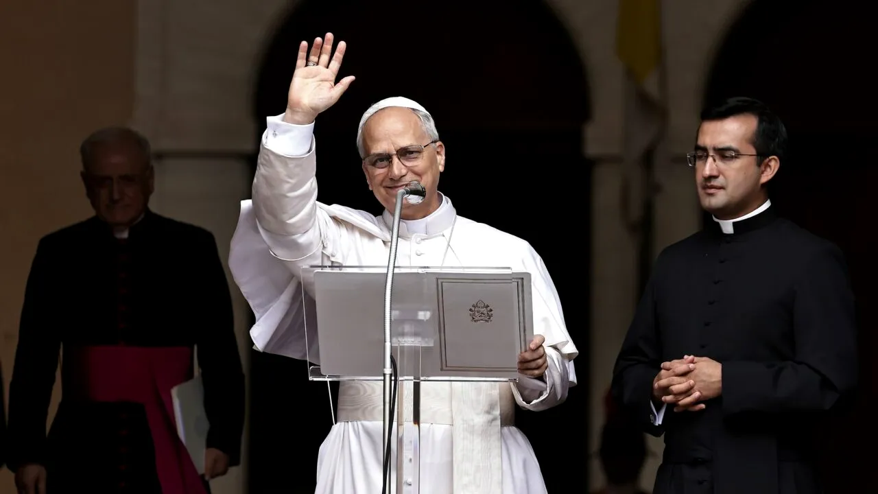 Papa Leon al XIV-lea CRITICĂ politicile lui Trump, spre nemulțumirea catolicilor conservatori