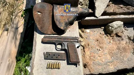 Un bărbat a descoperit un PISTOL semiautomat, în urma unor lucrări de reparație a locuinței sale din Hunedoara