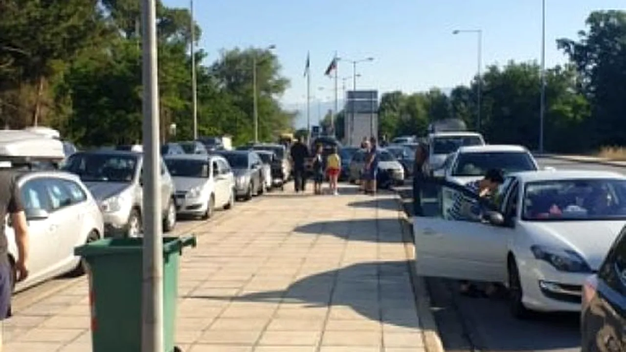PROBLEME. Românii, blocați în vama Kulata din Grecia: „Nu ne lasă să intrăm. Suntem mii de români”