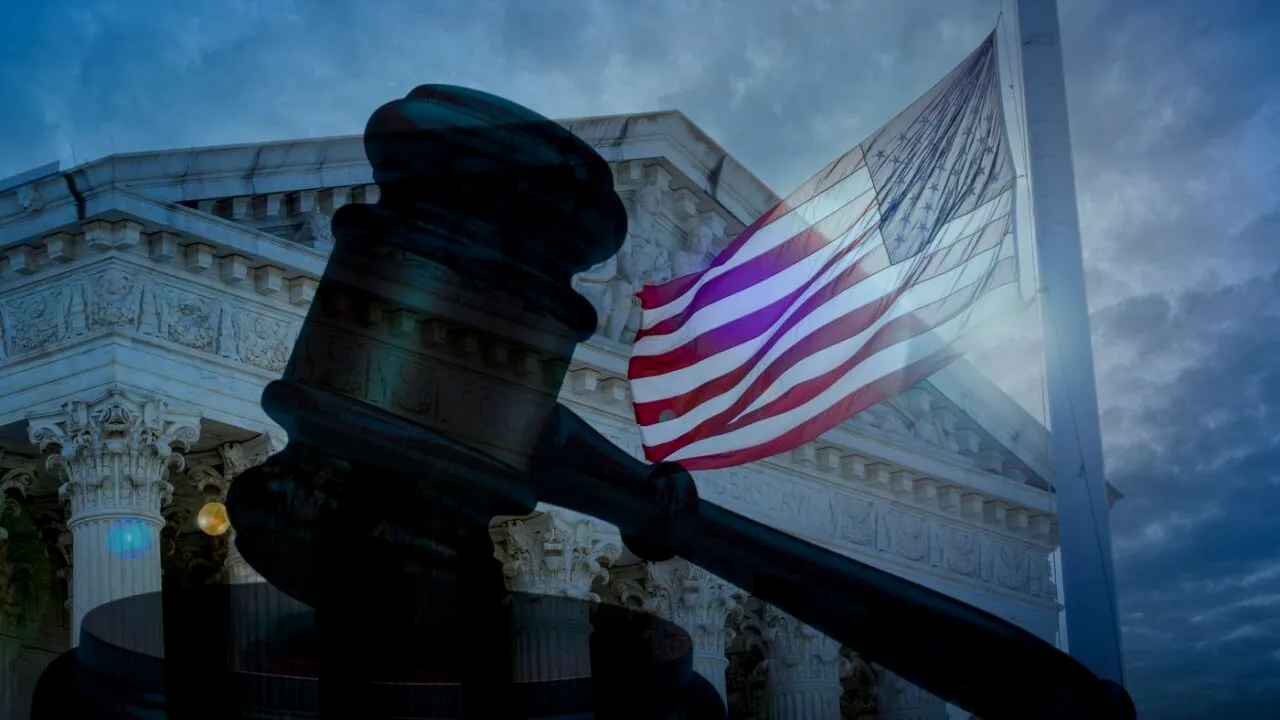 Curtea Supremă a SUA semnalează că ar putea PROTEJA Rezerva Federală de Donald Trump