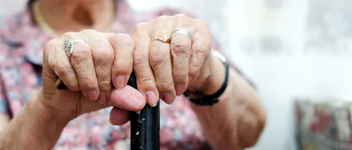 RAPORT. Record de apeluri de la bătrâni în perioada stării de urgență: S-au accentuat sentimentele de izolare, de neputință și inutilitate