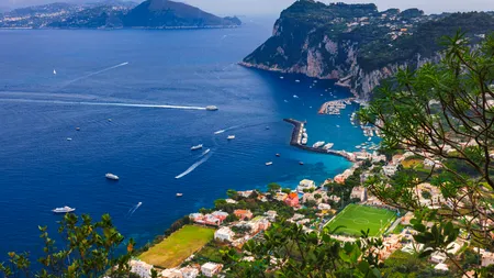 Insula europeană în care grupurile mai mari de 40 de persoane vor fi interzise. Schimbări pentru una dintre destinațiile preferate ale românilor