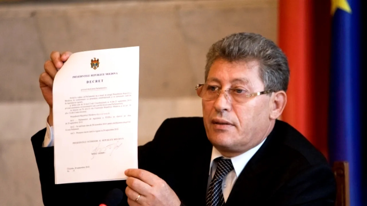 Mihai Ghimpu amenință că i-ar putea cere demisia președintelui Timofti. 