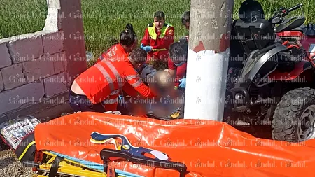 VIDEO | Accident mortal în Giurgiu. Un bărbat și fiul său de doar 9 ani au murit după ce au intrat cu un ATV într-un stâlp