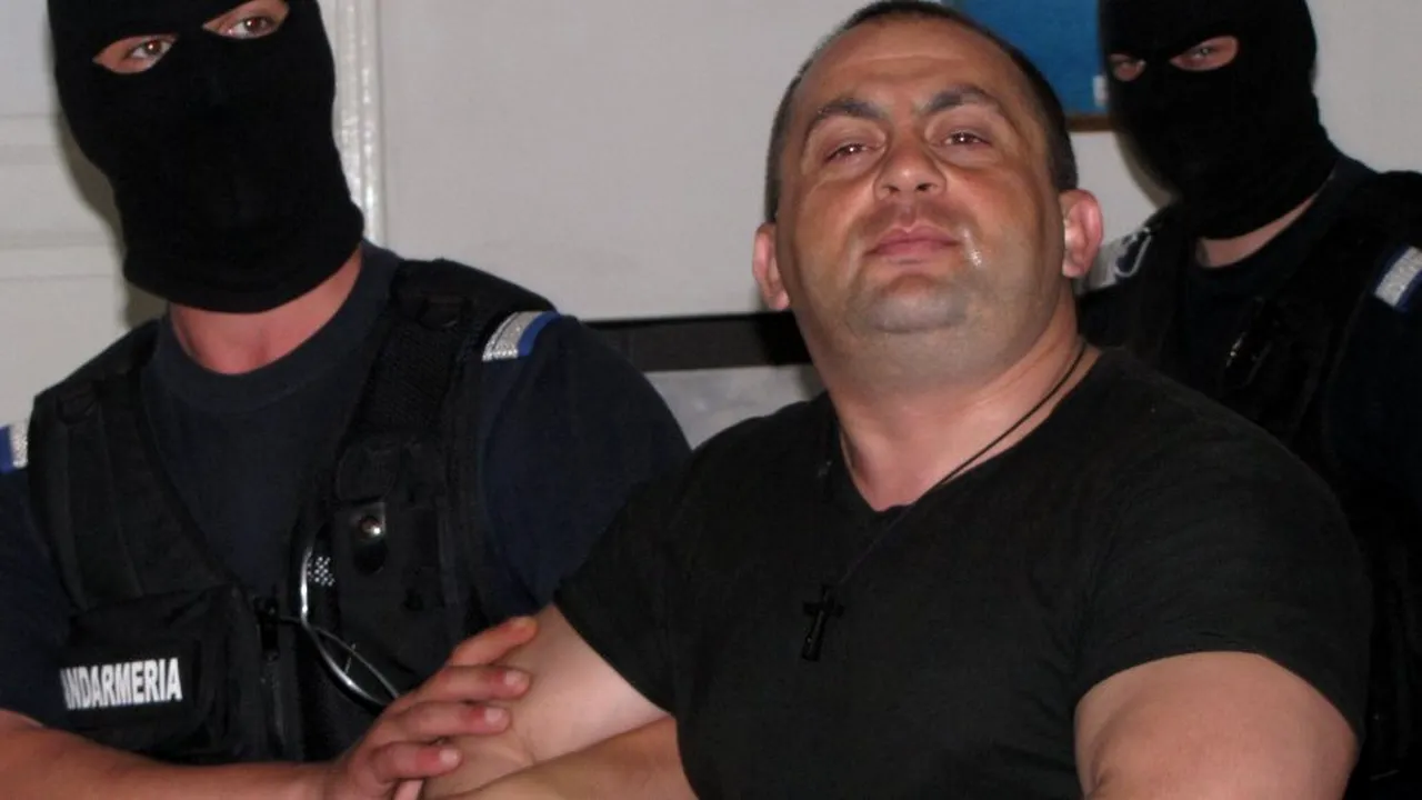 Interlopul „Belmondo de Arad”, găsit MORT în locuinţa sa, chiar în ziua în care ar fi împlinit 48 de ani. Cauza probabilă a decesului