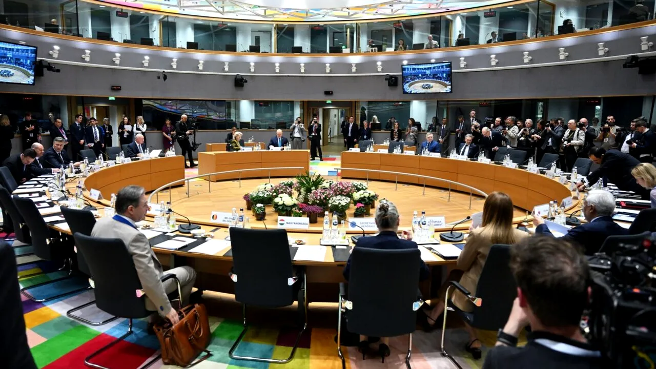 Bloomberg: Franța și Italia se opun asumării de către UE a unor angajamente specifice de susținere militară a Ucrainei