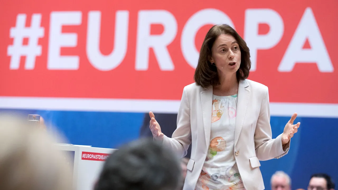 De ce politicienii români preferă să ne țină prizonierii propriei agende electorale?