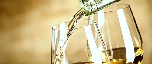 Beneficiile neștiute ale vinului alb. Avantajul pe care îl are în fața vinului roșu