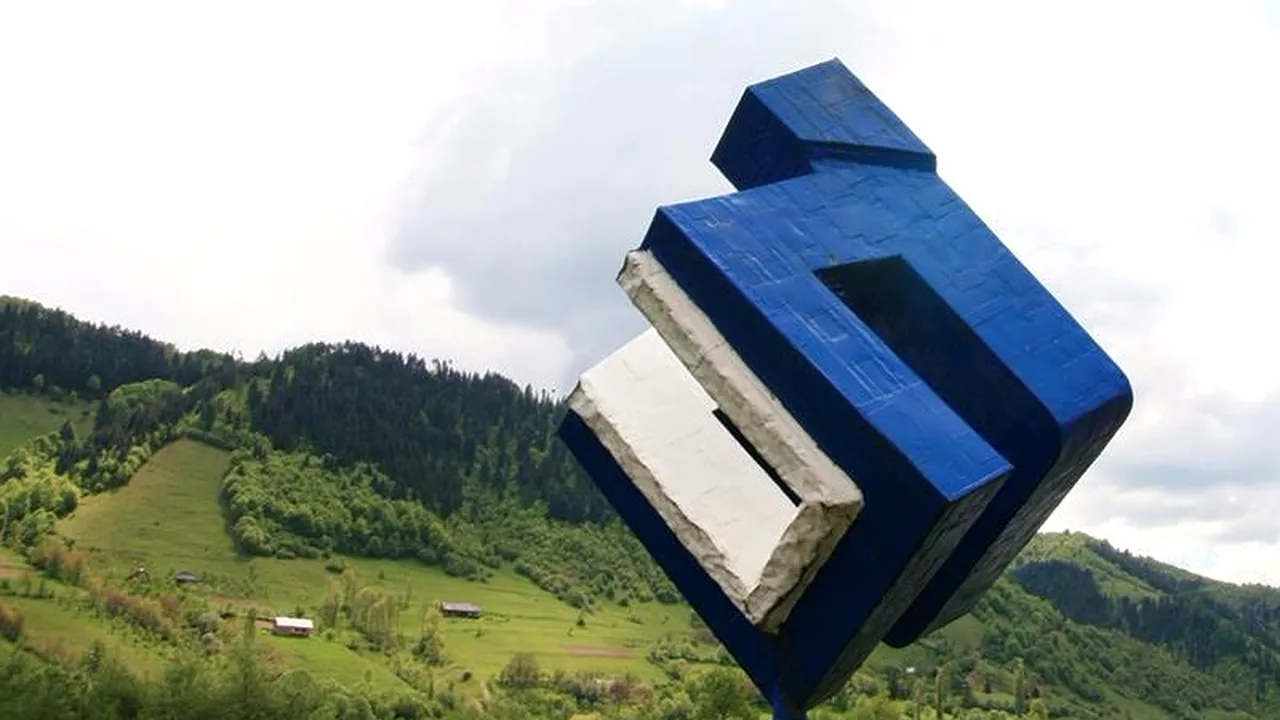 Primarul din Sîngeorz-Băi a tăiat sculptura de la intrarea în oraș și a dus-o la fier vechi